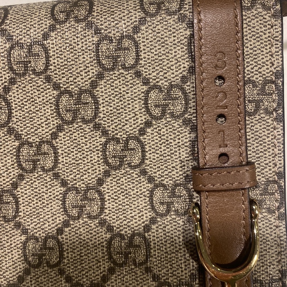 Gucci Clutch - Picture 3 of 9